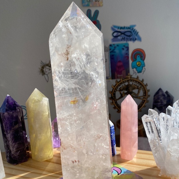 Clear quartz tower. CHUNKY! 6 inches tall! Full of SPARKLES!Crown chakra crystal - Picture 3 of 6
